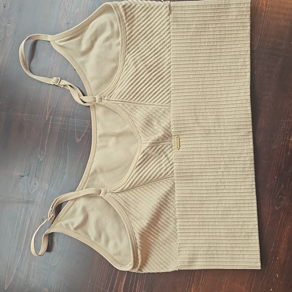 PINK Victoria's Secret Active Crop Top - Picture 2 of 3